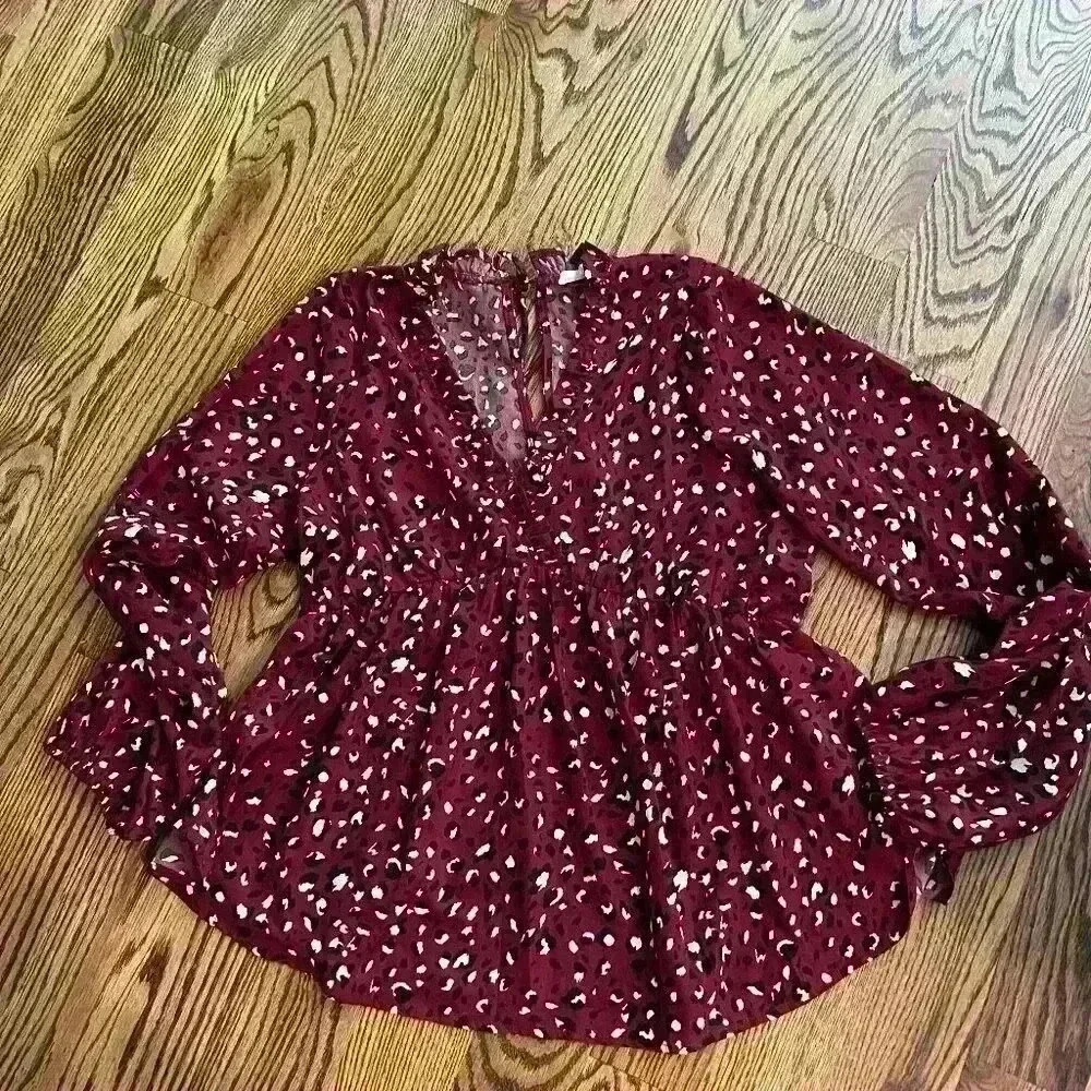 Burgundy Dalmatian Print Top Peplum waist and elastic sleeves!